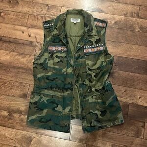 Camo Detailed Vest